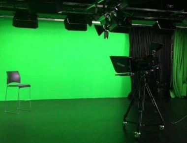 Του απαντά κοφτά: «Έχω καρκίνο...» και μπαίνει ξανά στο πλατό!